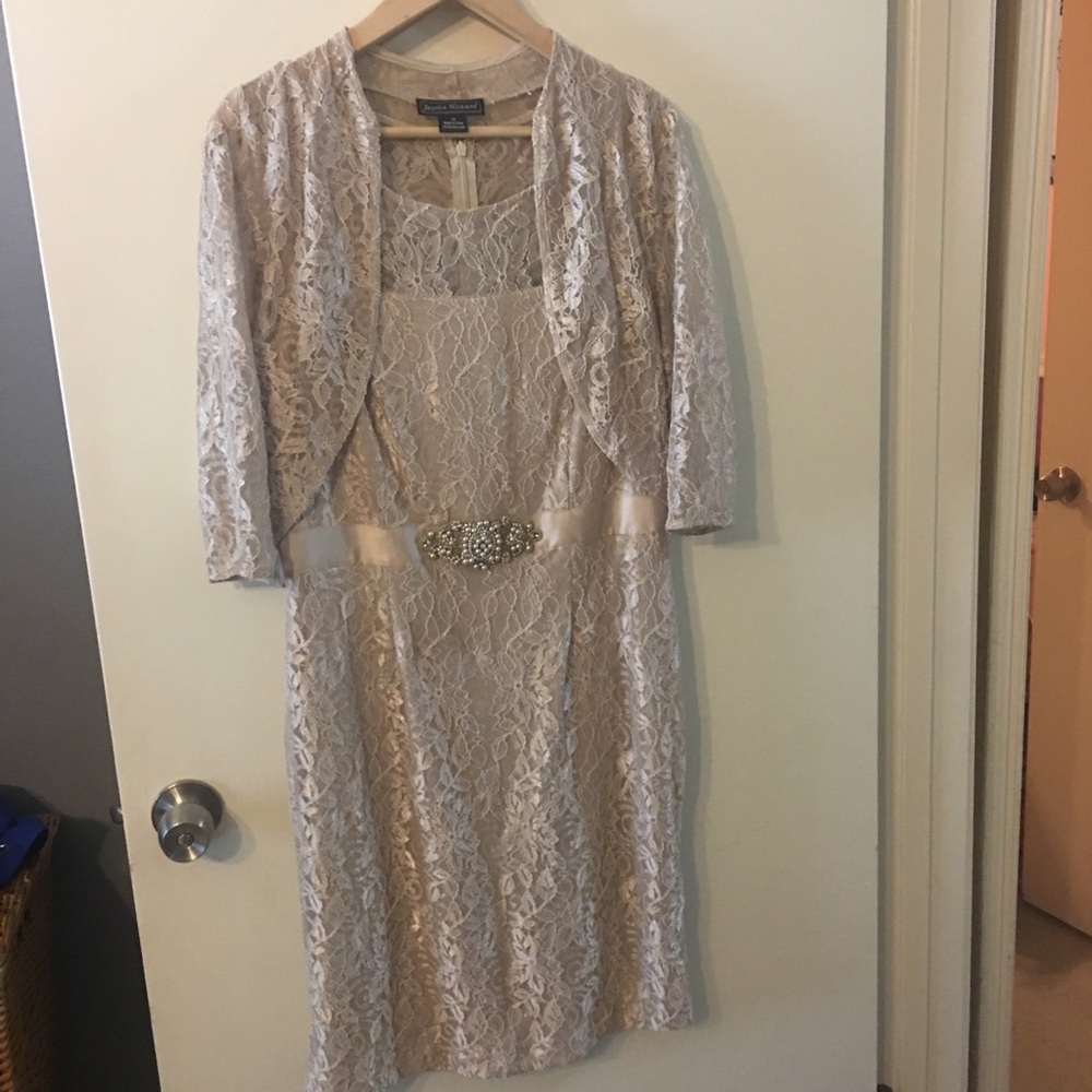 Sleeveless Lace Dress!!